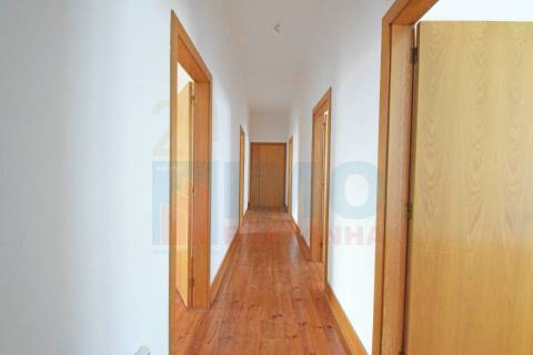 T4 c/ Garagem - Centro do Fundão