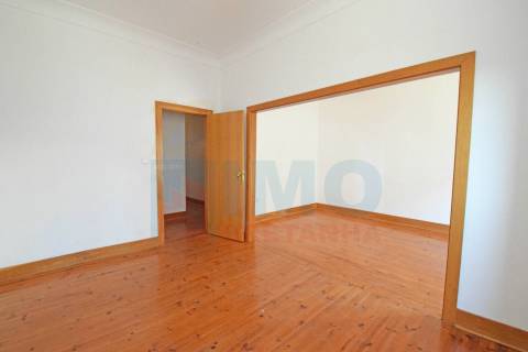 T4 c/ Garagem - Centro do Fundão