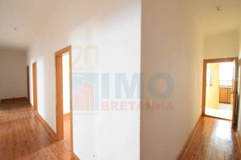 T4 c/ Garagem - Centro do Fundão