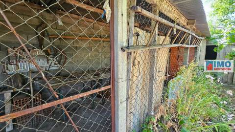 Garagem com terreno e anexos na Lousa