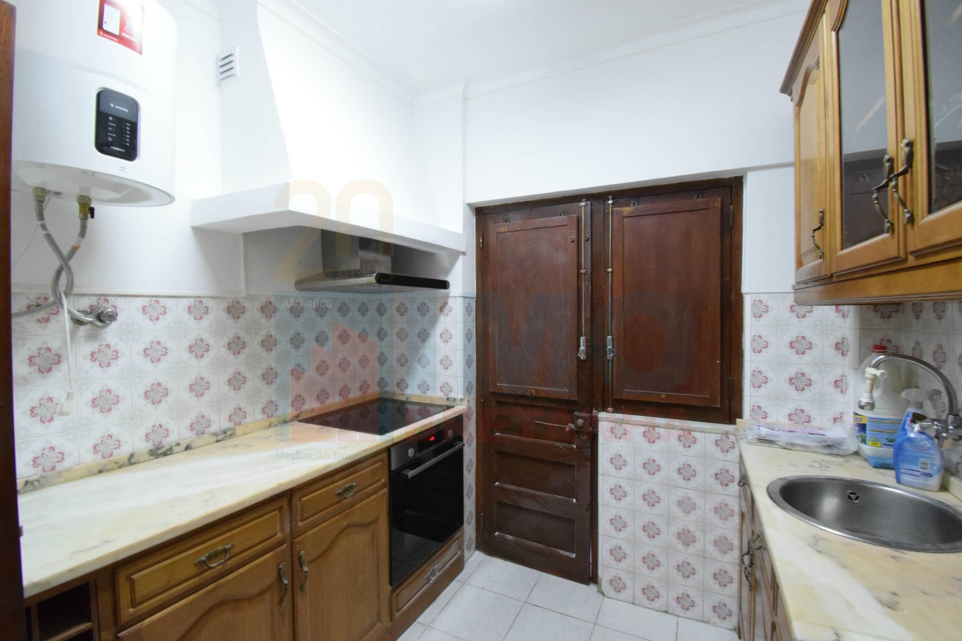 T2 c/ Quintalinho - Zona do Rodrigo