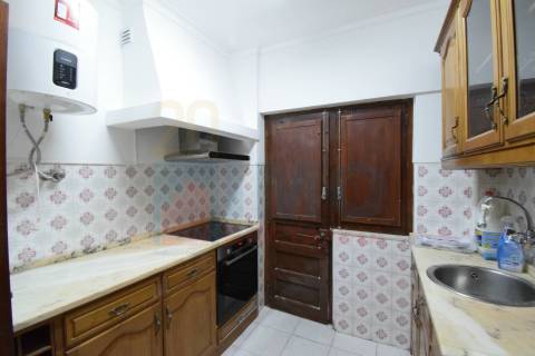 T2 c/ Quintalinho - Zona do Rodrigo