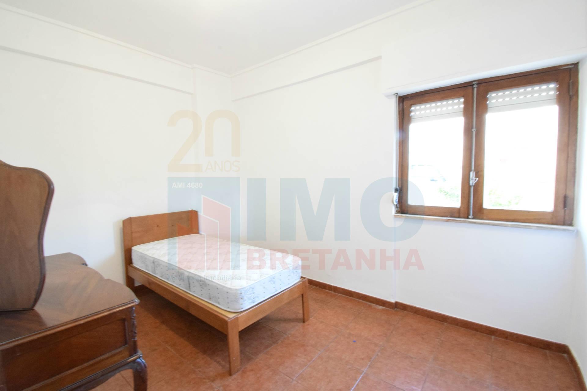 T2 c/ Quintalinho - Zona do Rodrigo