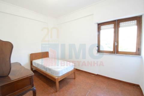 T2 c/ Quintalinho - Zona do Rodrigo