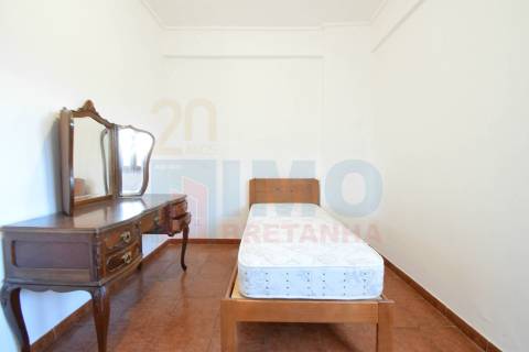 T2 c/ Quintalinho - Zona do Rodrigo