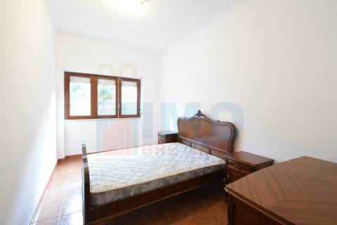 T2 c/ Quintalinho - Zona do Rodrigo