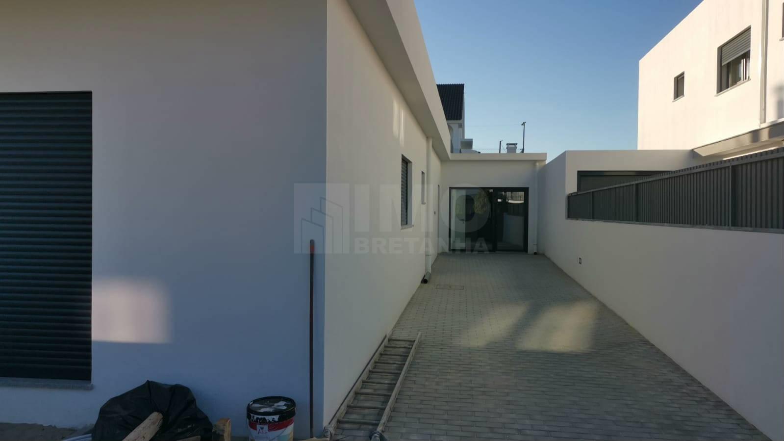 Moradia T2+1 NOVA - Redondos - Fernão Ferro