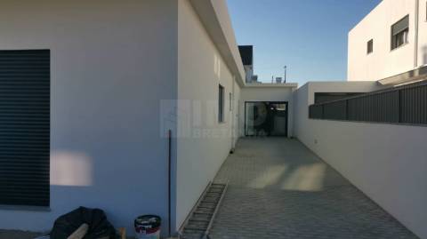 Moradia T2+1 NOVA - Redondos - Fernão Ferro