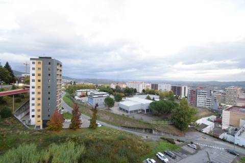 T3 (T4 de origem) - c/ Garagem p/ 3 carros – Serra Shopping