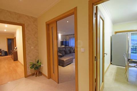 T3 (T4 de origem) - c/ Garagem p/ 3 carros – Serra Shopping