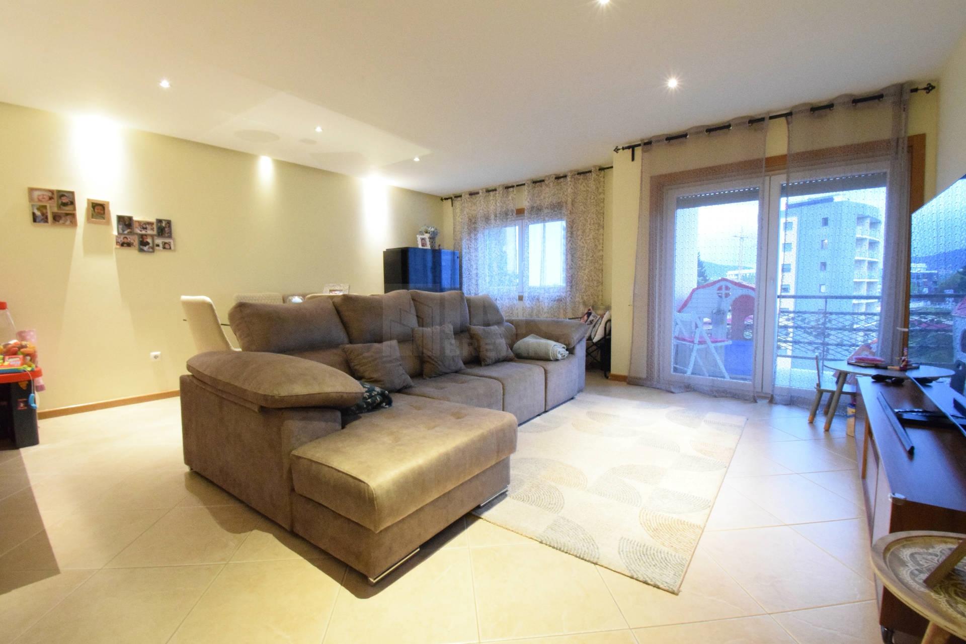 T3 (T4 de origem) - c/ Garagem p/ 3 carros – Serra Shopping