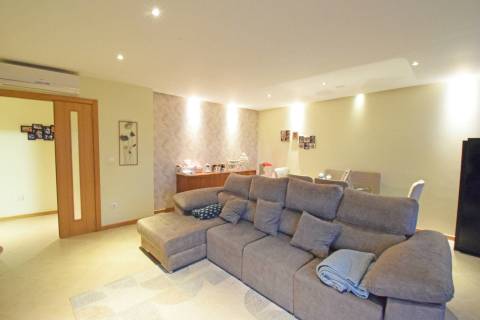 T3 (T4 de origem) - c/ Garagem p/ 3 carros – Serra Shopping