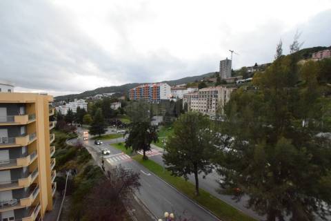 T3 (T4 de origem) - c/ Garagem p/ 3 carros – Serra Shopping