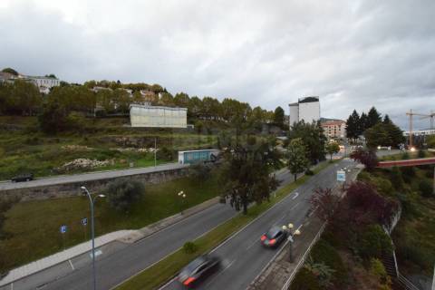 T3 (T4 de origem) - c/ Garagem p/ 3 carros – Serra Shopping