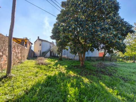 Moradia p/ Recuperar c/ Terreno - Lousã