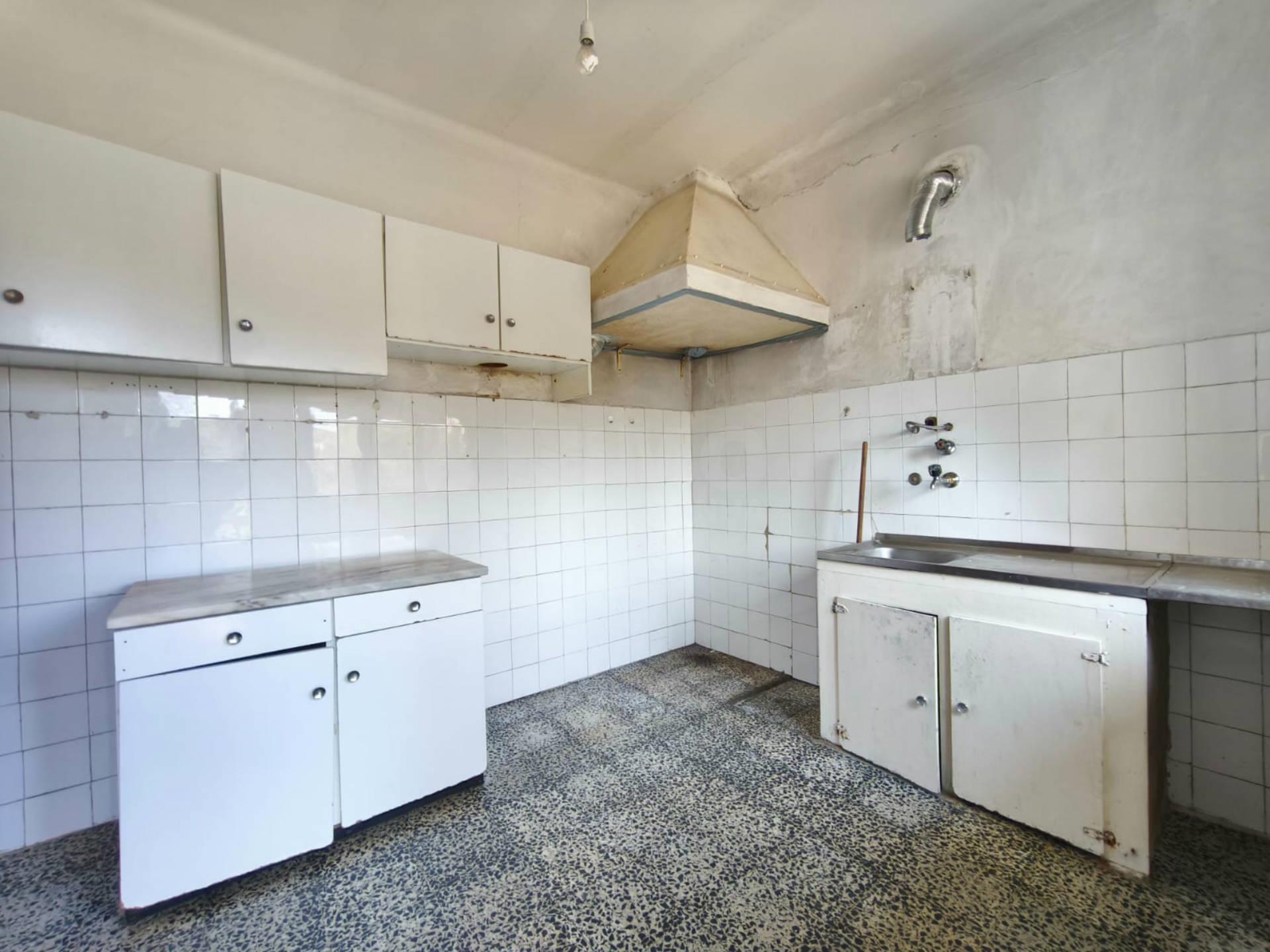 Moradia p/ Recuperar c/ Terreno - Lousã