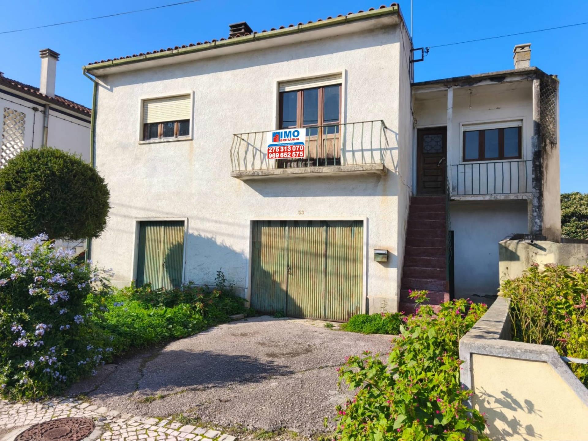 Moradia p/ Recuperar c/ Terreno - Lousã