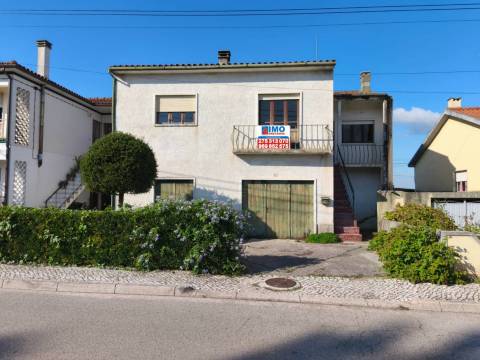 Moradia p/ Recuperar c/ Terreno - Lousã