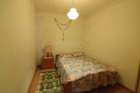 Moradia V2 c/ Terraço - Marmeleiro - Guarda