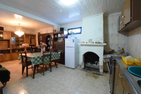 Moradia V2 c/ Terraço - Marmeleiro - Guarda