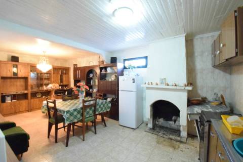 Moradia V2 c/ Terraço - Marmeleiro - Guarda