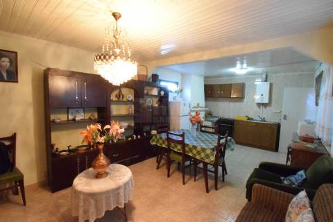 Moradia V2 c/ Terraço - Marmeleiro - Guarda