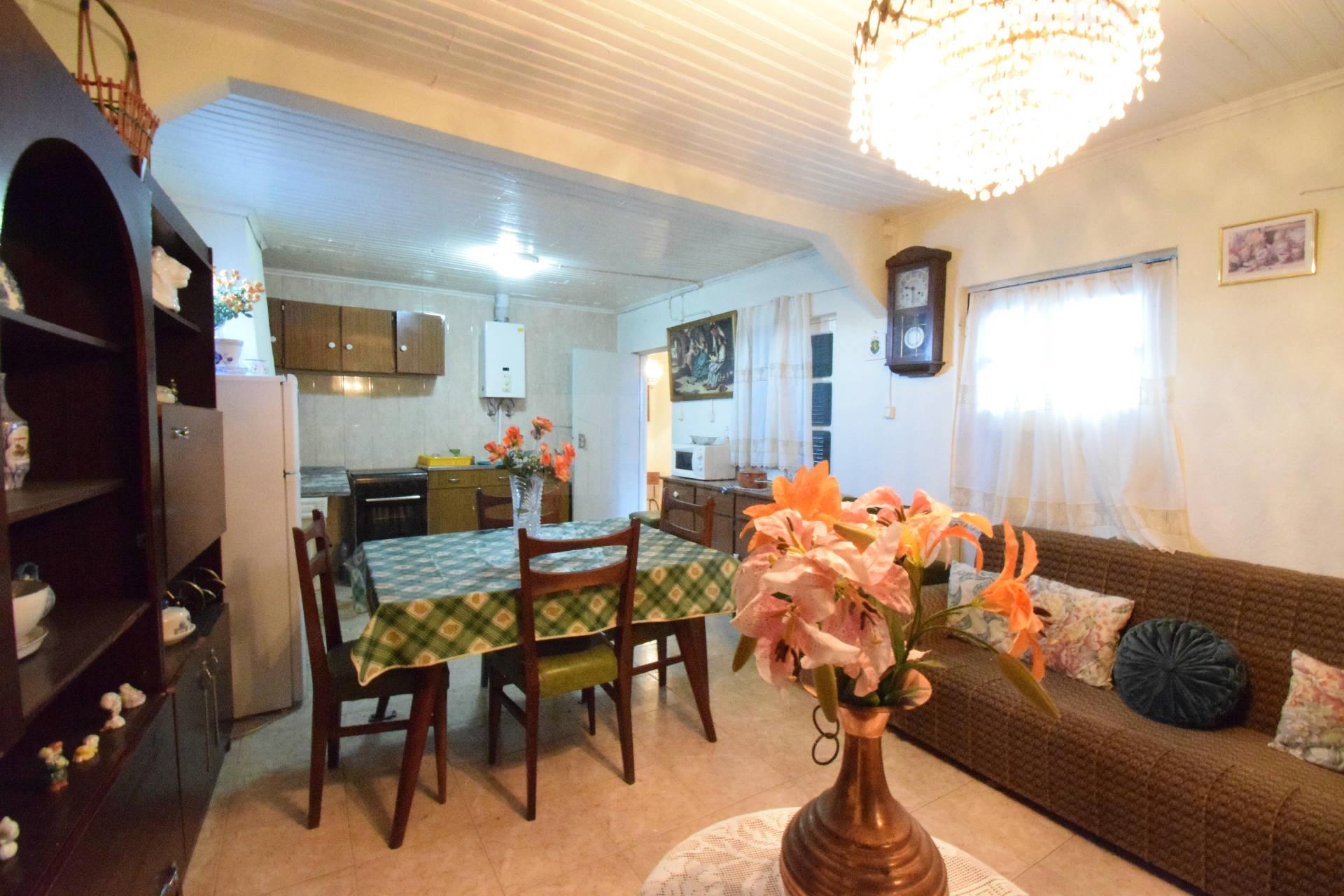 Moradia V2 c/ Terraço - Marmeleiro - Guarda