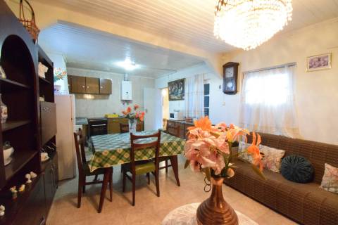 Moradia V2 c/ Terraço - Marmeleiro - Guarda