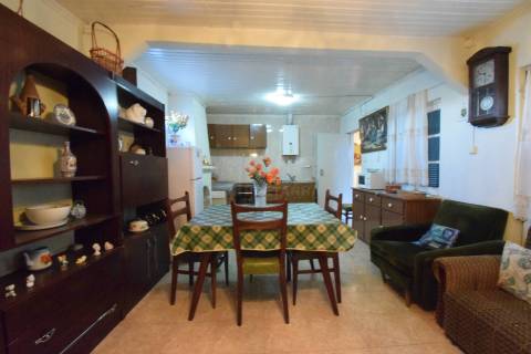 Moradia V2 c/ Terraço - Marmeleiro - Guarda