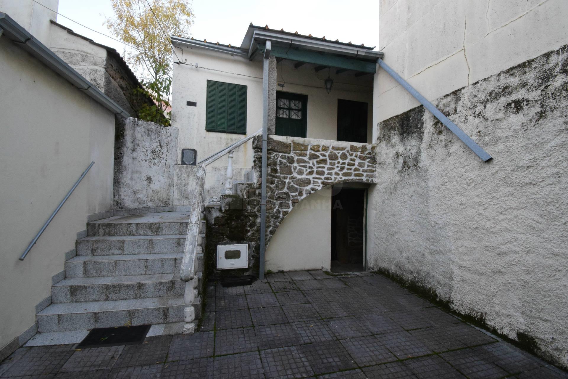 Moradia V2 c/ Terraço - Marmeleiro - Guarda