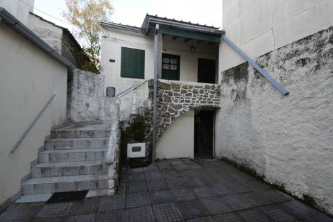 Moradia V2 c/ Terraço - Marmeleiro - Guarda