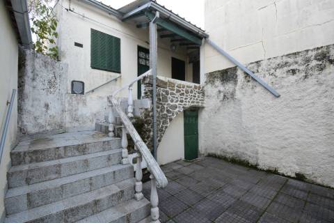 Moradia V2 c/ Terraço - Marmeleiro - Guarda