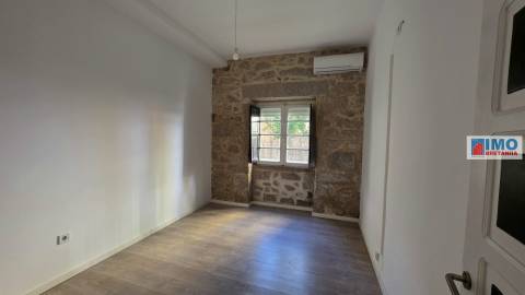 T2 c/ Terraço - Rotunda Europa