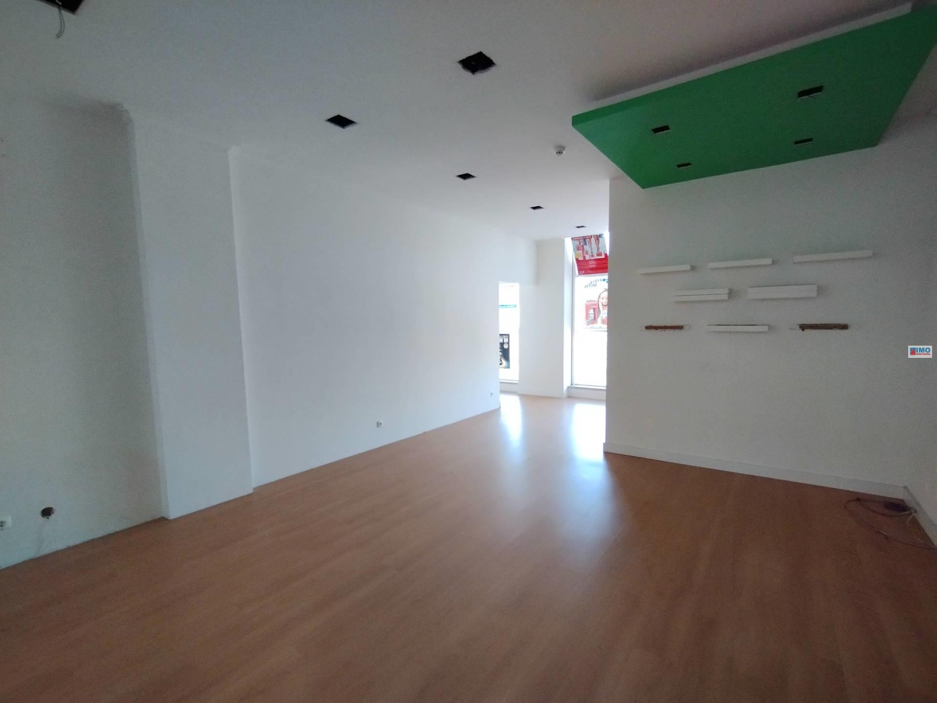 Loja - CC Acropole - Centro do Fundão