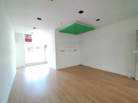 Loja - CC Acropole - Centro do Fundão