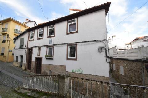 Investimento - Prédio c/ 5 Apartamentos - Centro da Covilhã - Rentabilidade de 6.6%