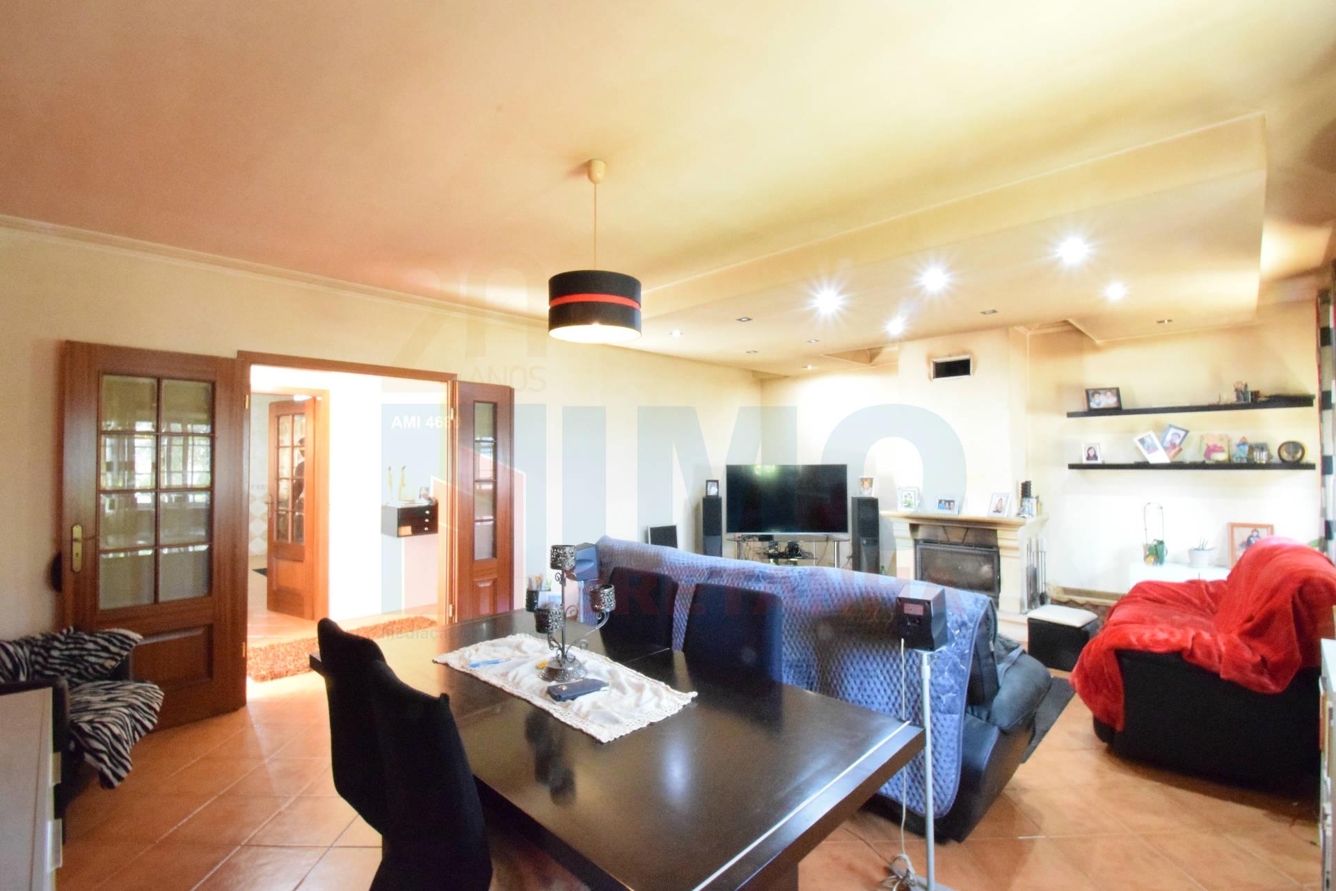 Andar Moradia V3 c/ Terraço e Garagem - Penedos Altos