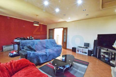 Andar Moradia V3 c/ Terraço e Garagem - Penedos Altos