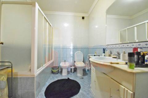 Andar Moradia V3 c/ Terraço e Garagem - Penedos Altos