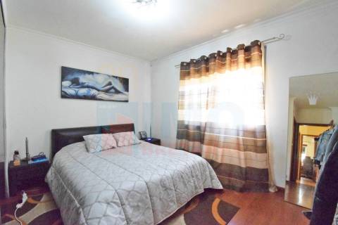 Andar Moradia V3 c/ Terraço e Garagem - Penedos Altos