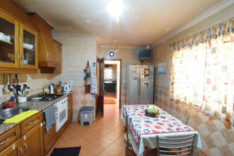 Andar Moradia V3 c/ Terraço e Garagem - Penedos Altos