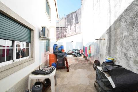 Andar Moradia V3 c/ Terraço e Garagem - Penedos Altos