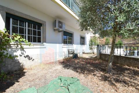 Andar Moradia V3 c/ Terraço e Garagem - Penedos Altos