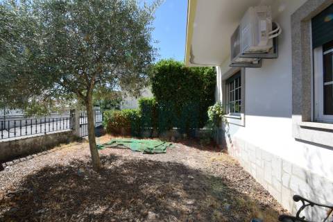 Andar Moradia V3 c/ Terraço e Garagem - Penedos Altos