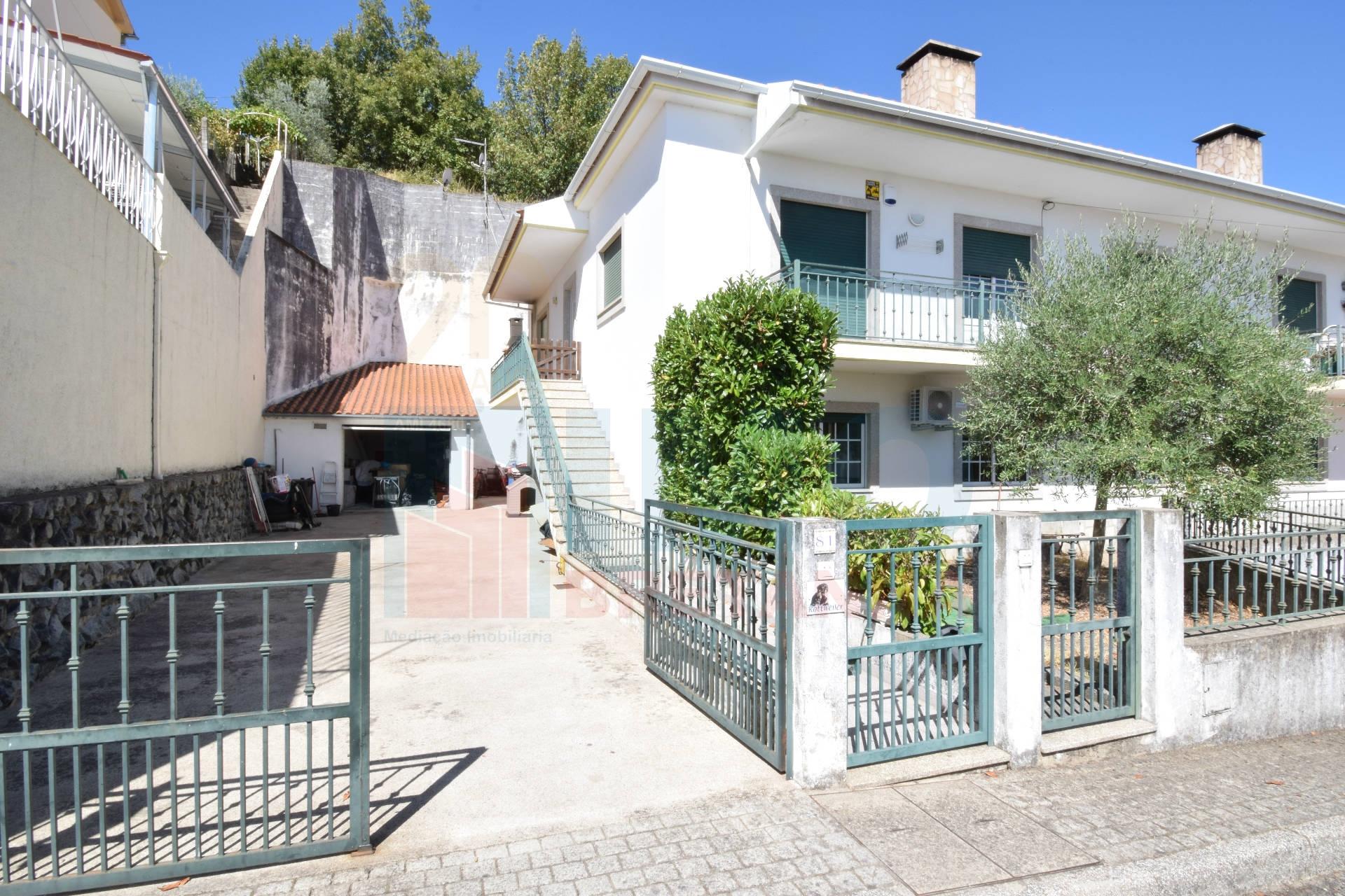 Andar Moradia V3 c/ Terraço e Garagem - Penedos Altos