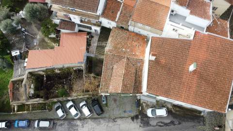 Moradia V3 p/ Renovar - Teixoso - 7 min. da Covilhã