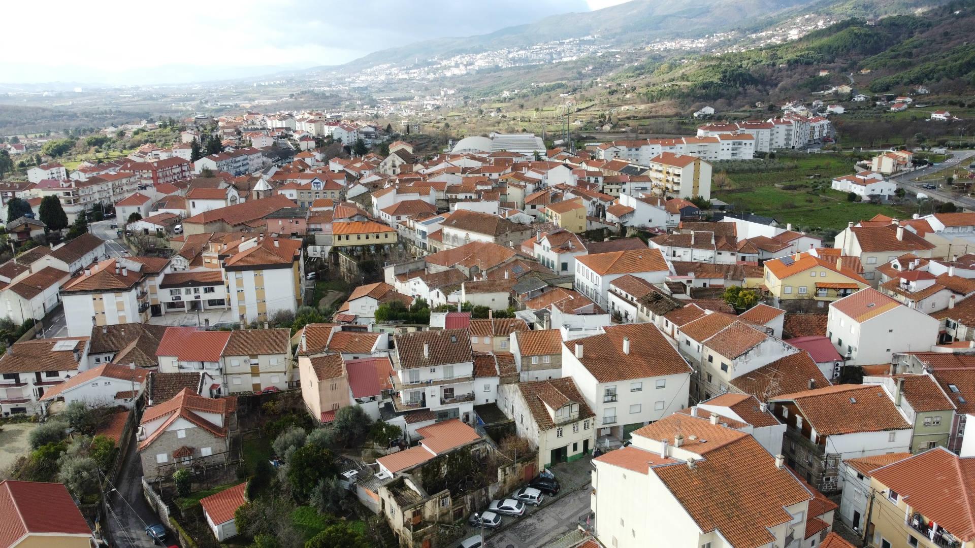 Moradia V3 p/ Renovar - Teixoso - 7 min. da Covilhã