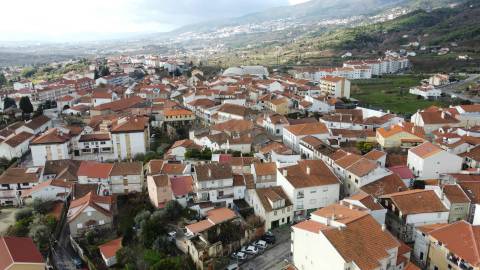 Moradia V3 p/ Renovar - Teixoso - 7 min. da Covilhã