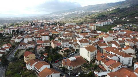 Moradia V3 p/ Renovar - Teixoso - 7 min. da Covilhã