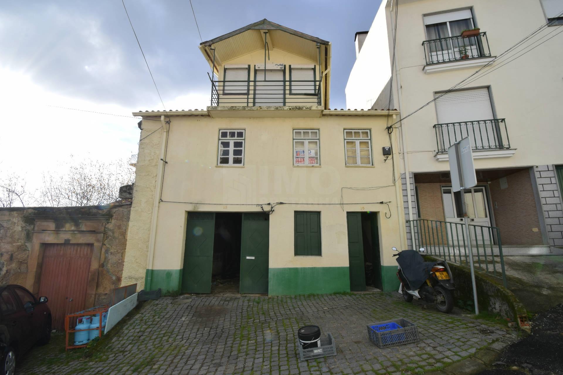 Moradia V3 p/ Renovar - Teixoso - 7 min. da Covilhã